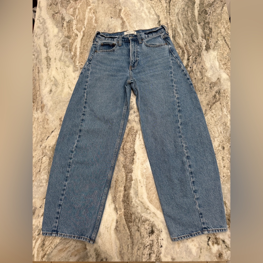 Abercrombie The Barrel Jeans Mid Rise